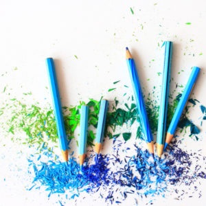 Los lápices de colores son una herramienta fácil y muy buena para trabajar la creatividad.