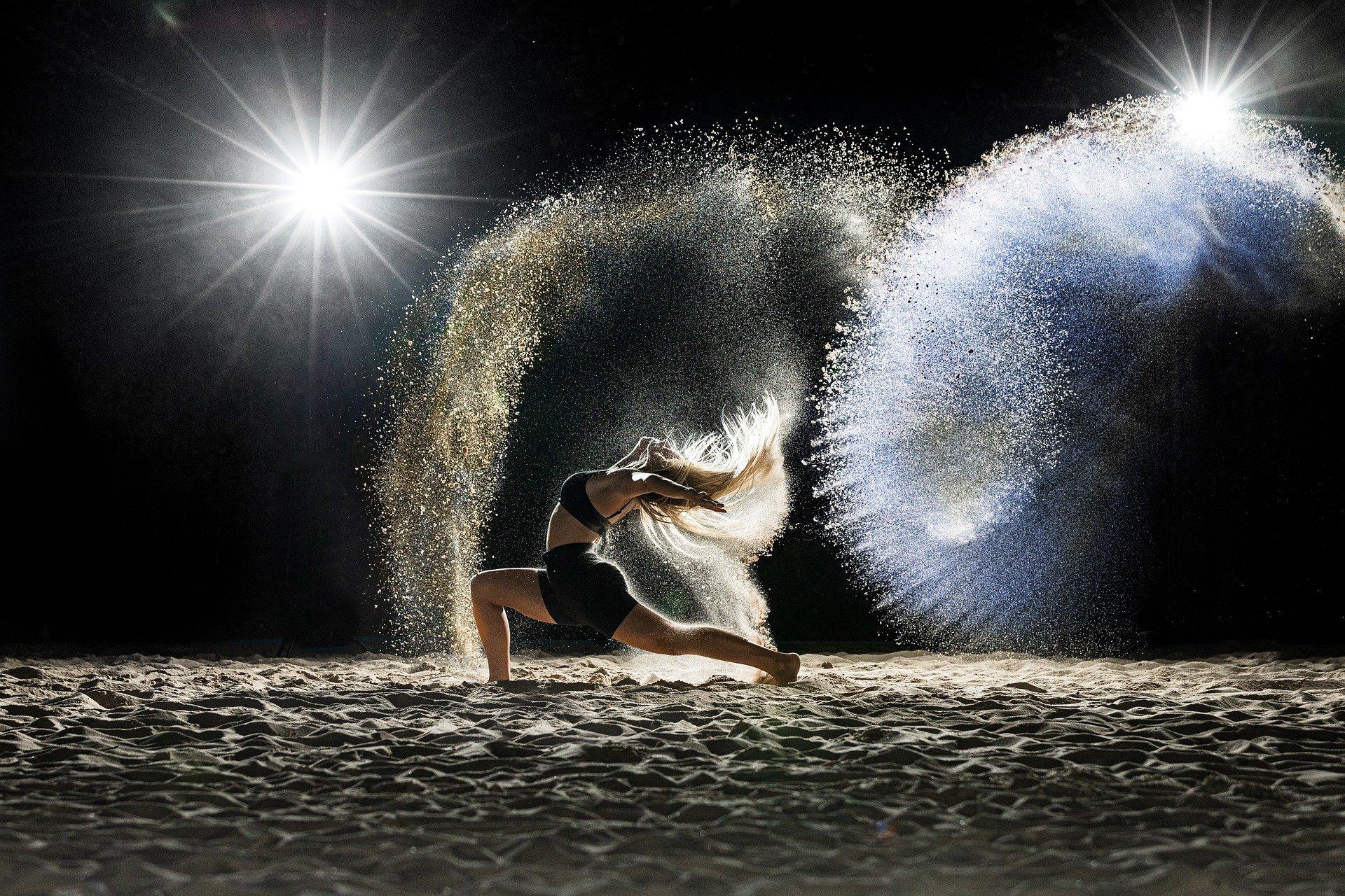 Dancer, dancing, sand. Picture by marcelkessler on Pixabay.